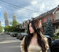 街頭潮流系女神 擁有  纖細小蠻腰漫畫長腿，