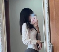 五官精緻 身材很好 皮膚白皙透嫩  胸形漂亮 招牌甜美笑容 健談風趣