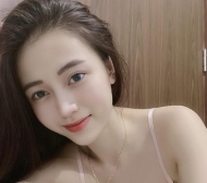 台中大奶女友：薇薇的香香身體乳與主动舔 🎀