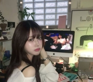 清純系小隻馬。白嫩幼態臉 主動熱情、聲音甜糯，愛愛時會害羞臉紅，