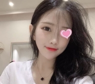 很清秀 很乾淨的小仙女  氣質毋庸置疑 很精致的女孩