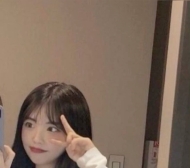 清純大奶學妹。看起來無辜呆萌，外套下傲藏著人D杯事業線。主動配合度高，會撒嬌、愛