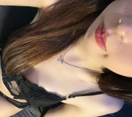 #美甲師  性感小隻馬。 身材嬌小卻凹凸有致， 個性熱情敢玩