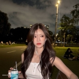 清純誘惑掛。初戀臉配勾人眼神， 擅長聊天撩撥，互動感像熱戀女友，是那種讓你心癢難