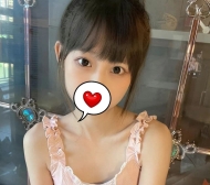 有著粉嫩肌膚 白虎嫩鮑   屬於汁多敏感型的女孩