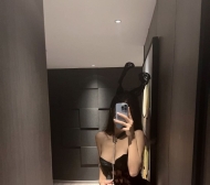 技術騷女  小臉在你胯下來回吞咽  嘴的高溫度讓DD充滿溫暖  完美的口技