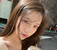 纖細有料身材曲線誘人  可愛的娃娃音超會撒嬌的  讓你擁入懷中最自然的女友fu